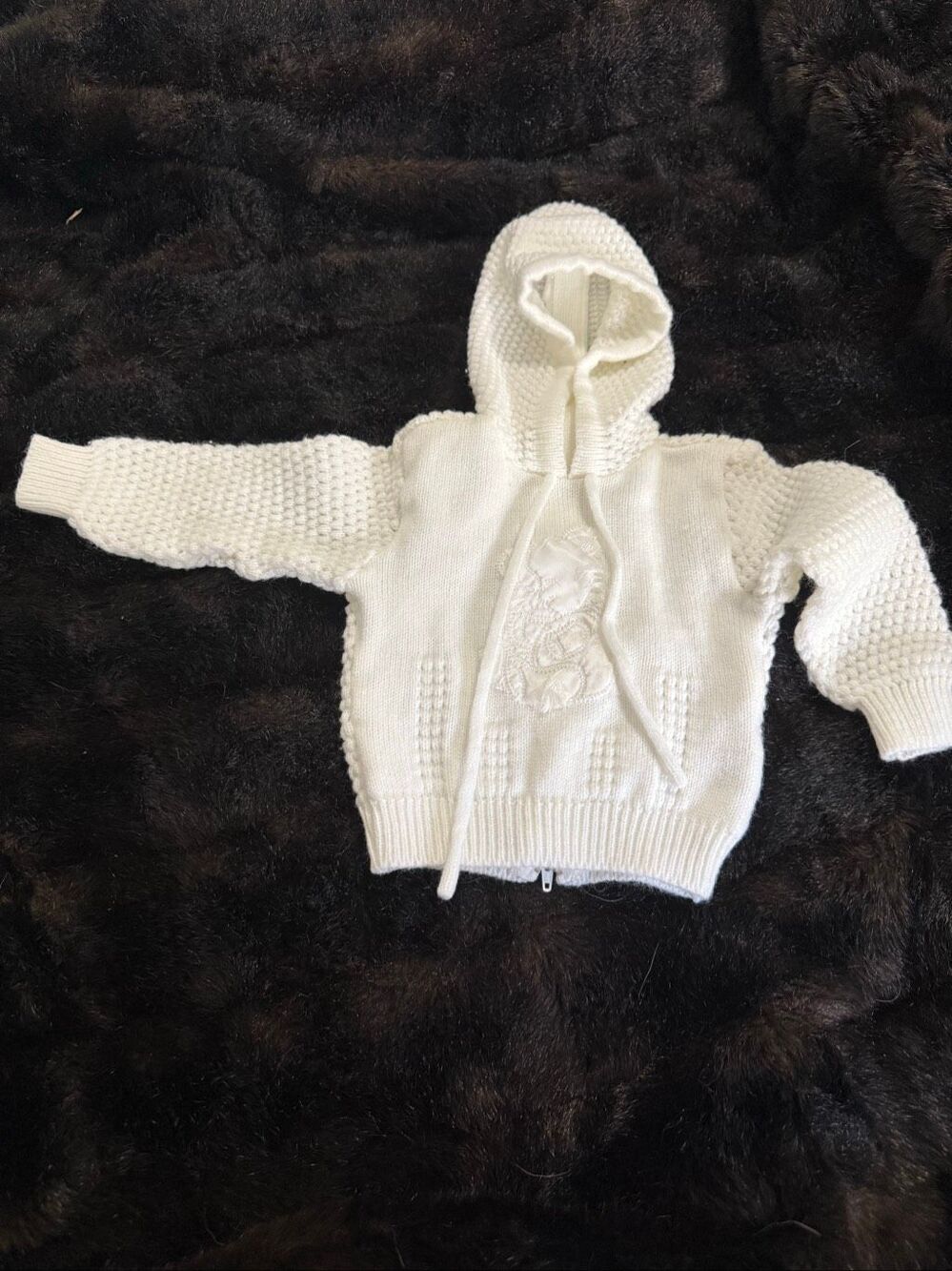 Vintage White Knit Hooded Sweater bear quiltex and 0/6 months  white